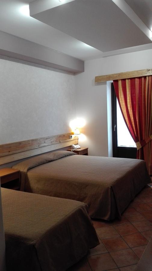 Hotel Altopiano Delle Rocche Rocca di Mezzo Exterior foto