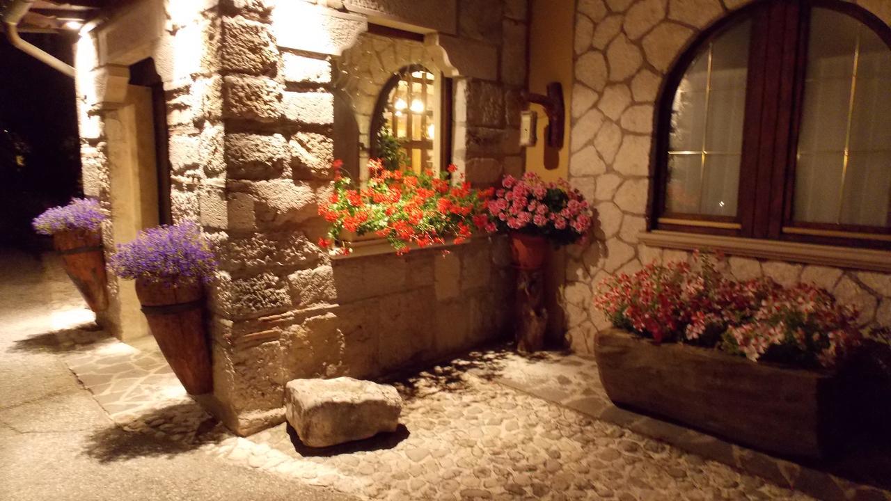 Hotel Altopiano Delle Rocche Rocca di Mezzo Exterior foto