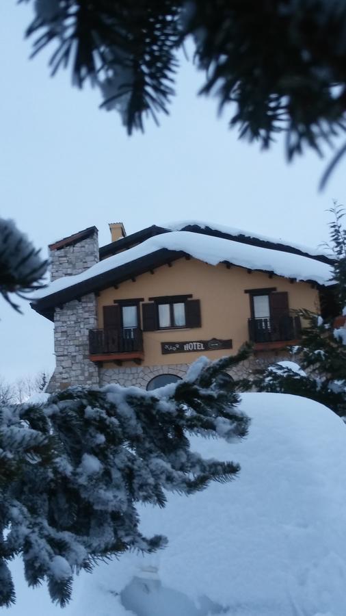 Hotel Altopiano Delle Rocche Rocca di Mezzo Exterior foto